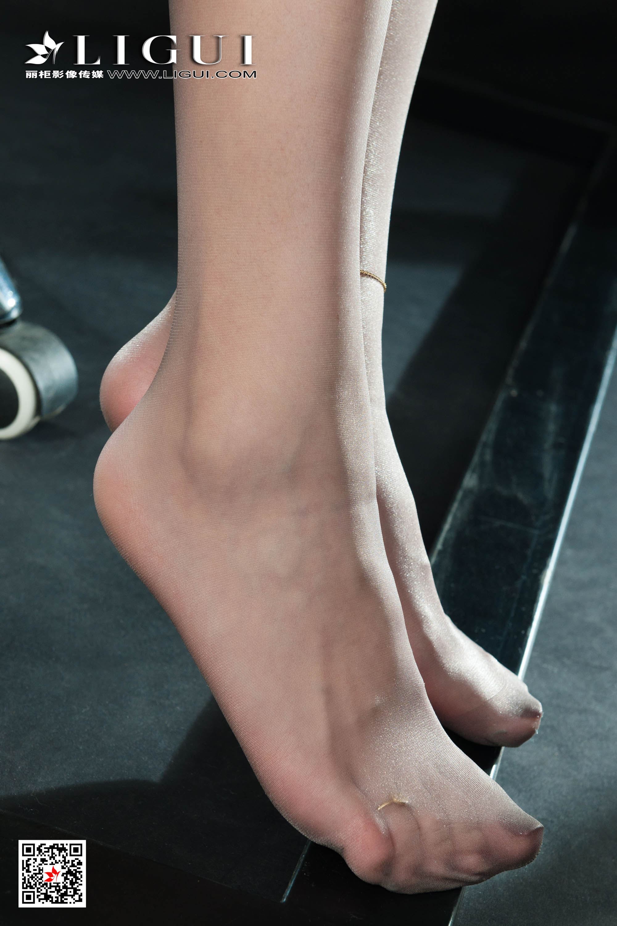 Ligui丽柜  2020.11.16《寂寞的职员》芒果